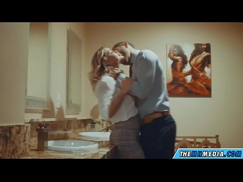 ❤️ Når en barmfagre blondine forfører deg på et offentlig toalett ️❌ Superporno på porno no.comicsporn.ru